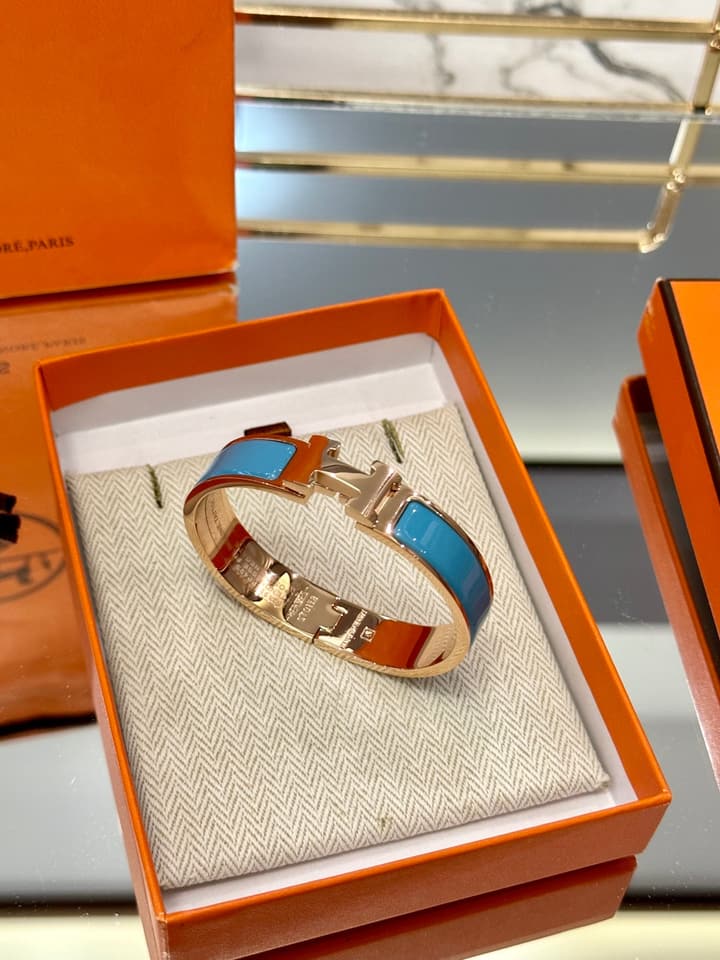 Hermès H-Letter Oval Enamel Bracelet in Gold H Logo Creamy Beige Band