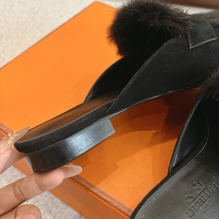 Hermès Mink Suede Loafers & Mules – Autumn/Winter Collection in Black Fur With Gold H