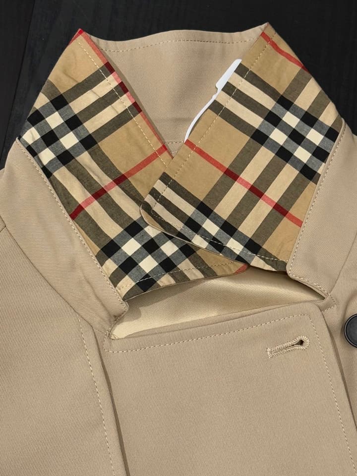 Burberry Short Trench Coat in Short Khaki Trench Coat