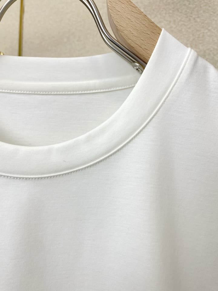 Hermès Men's Casual Short-Sleeve T-Shirt in Black Abstract Crew Neck