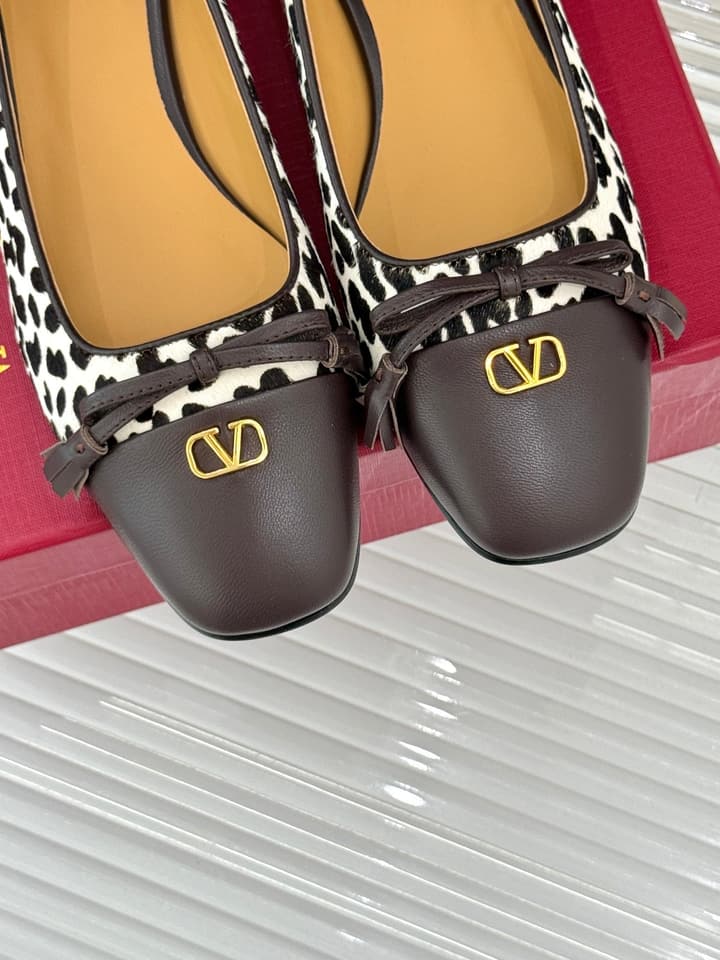 Valentino VLogo Metal Buckle Ballet Flats – 25FW in Charcoal