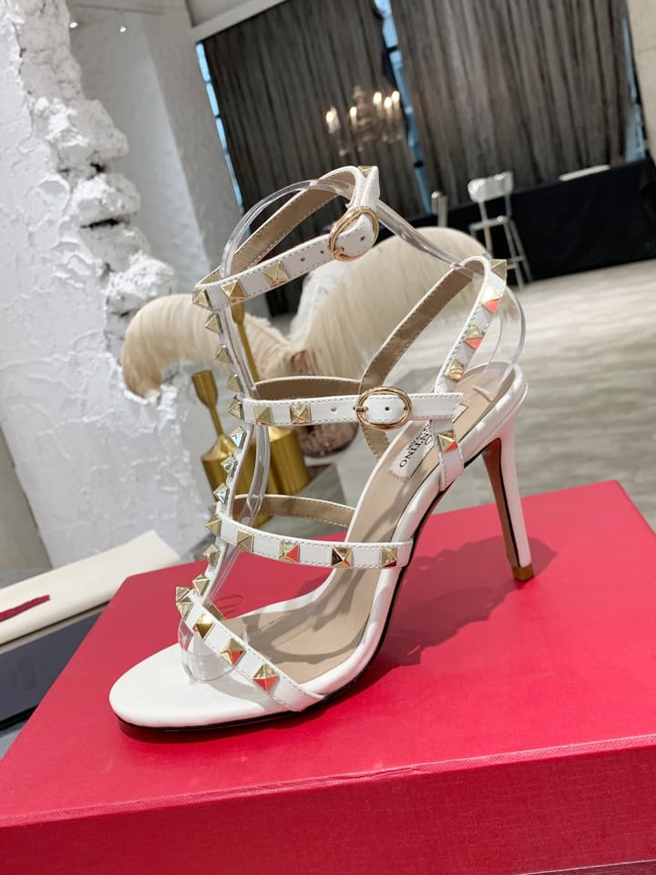 Valentino Rockstud Classic Block Heel Sandals – 6.5cm in Nude
