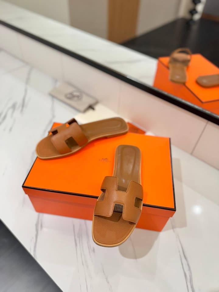 Hermès Classic H Palm Grain Leather Sandals in Black
