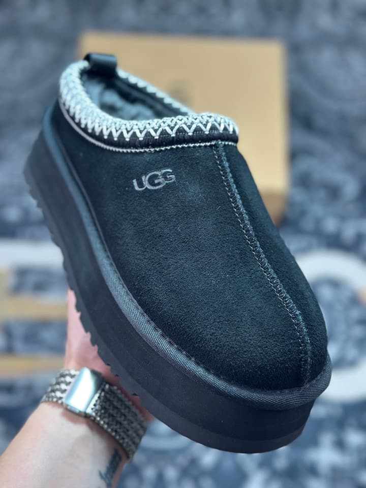 UGG Tazz Platform Snow Boots in Classic Black