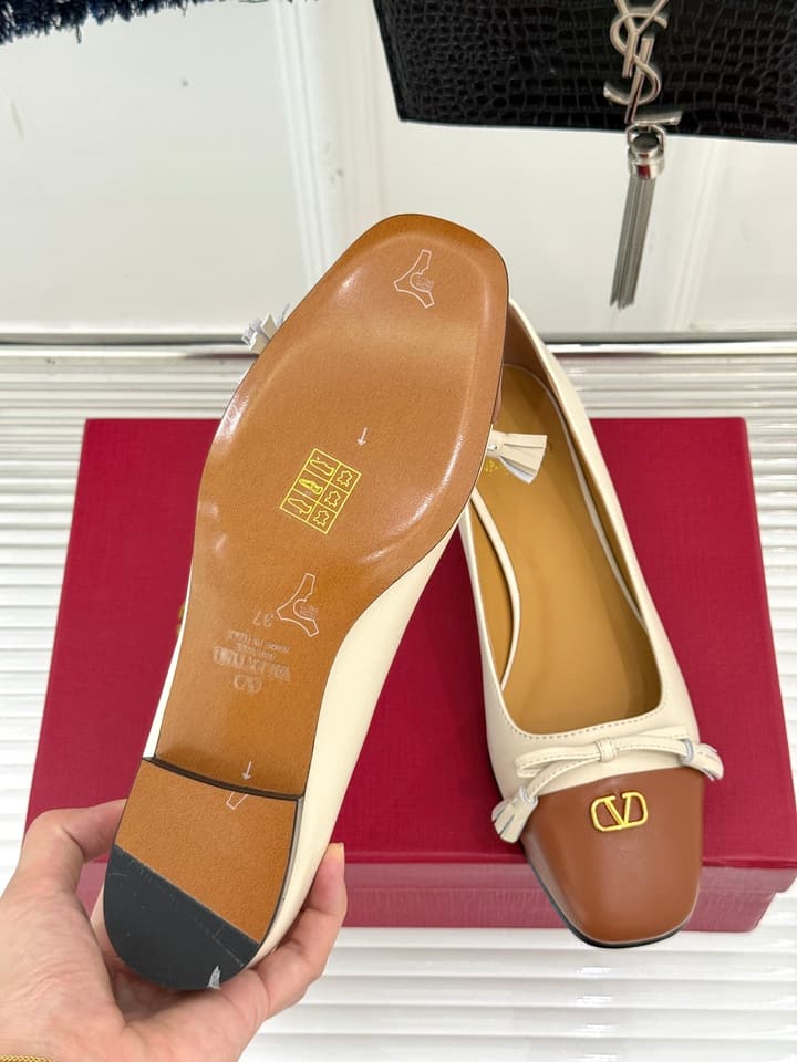 Valentino VLogo Metal Buckle Ballet Flats – 25FW in Charcoal