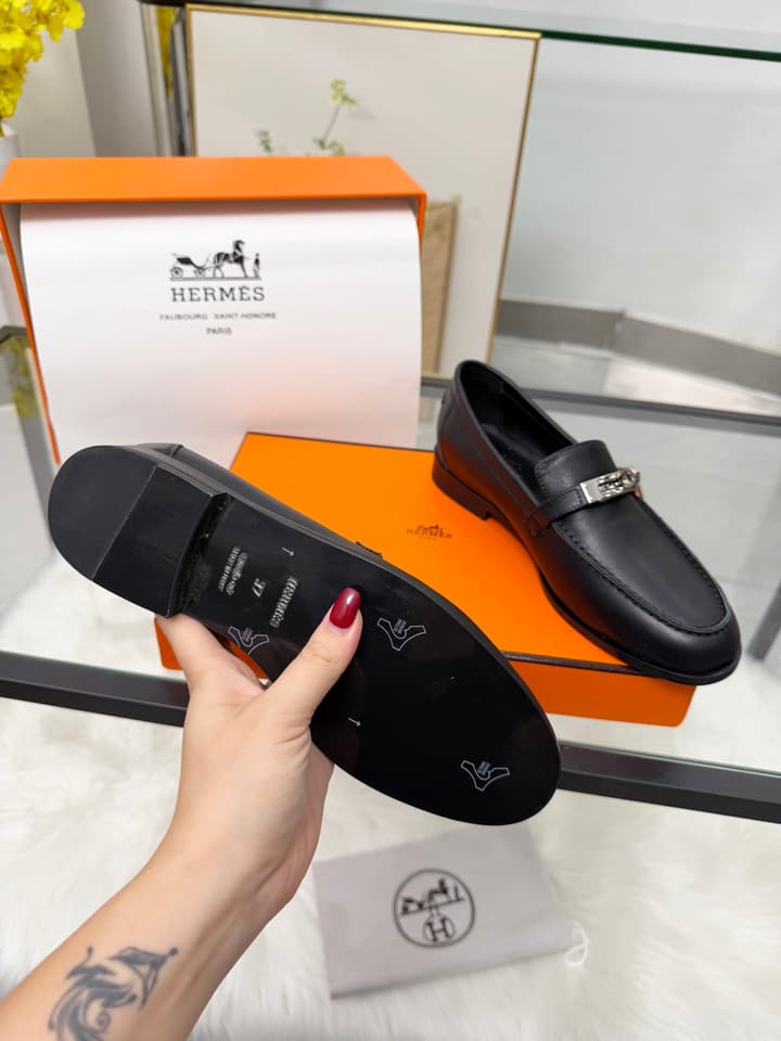Hermès Classic Leather Sole Sandals in Black Smooth