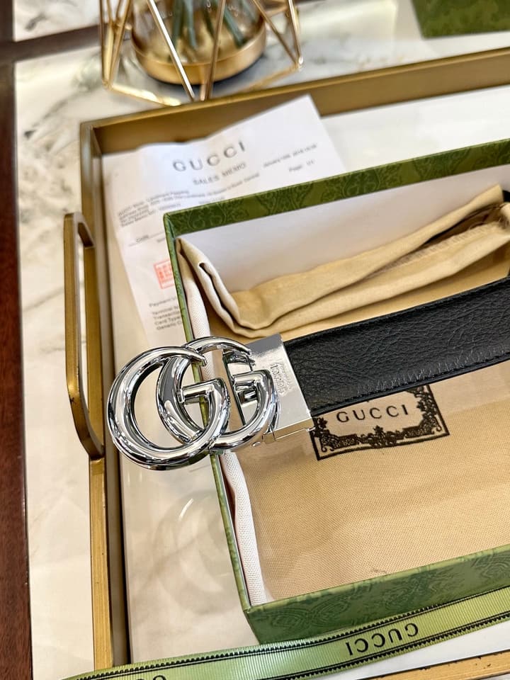 Gucci Leather Belt with Original Brass Buckle in Black Leather With Gold Buckle