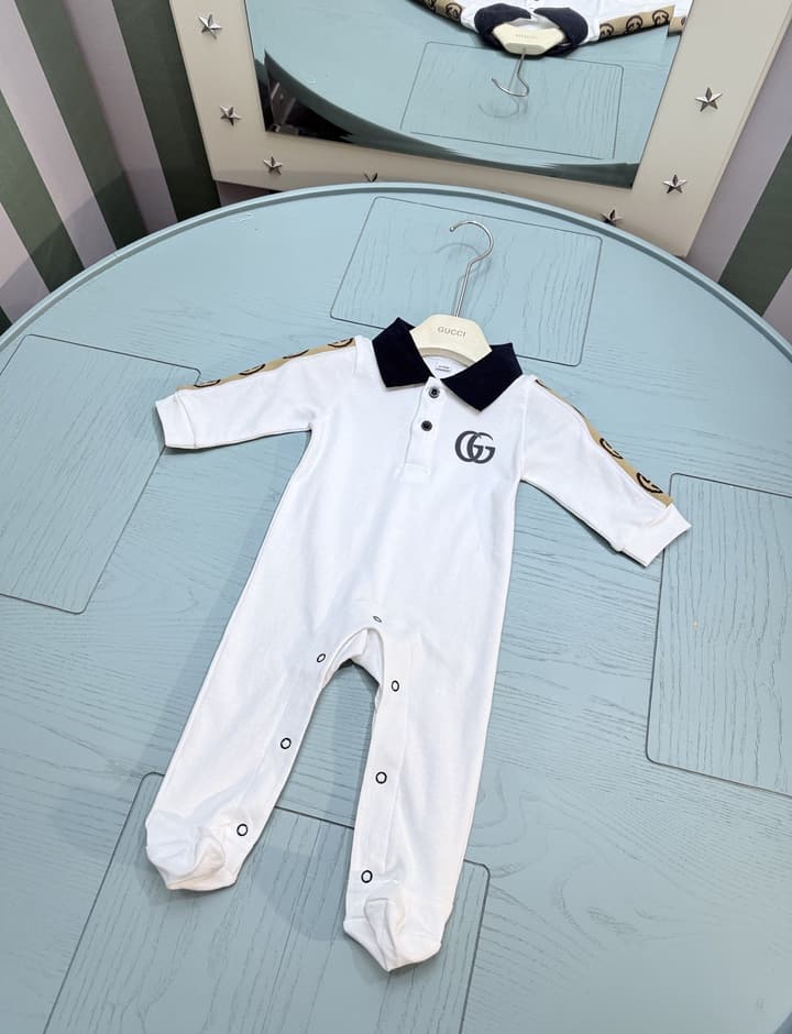 Gucci Collared Long Sleeve Baby Romper – 2025SS – Kids Collection in Navy Blue With White Collar