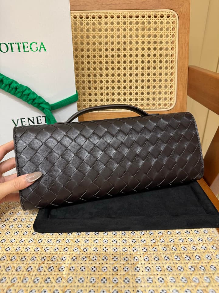 Bottega Veneta Andiamo Clutch