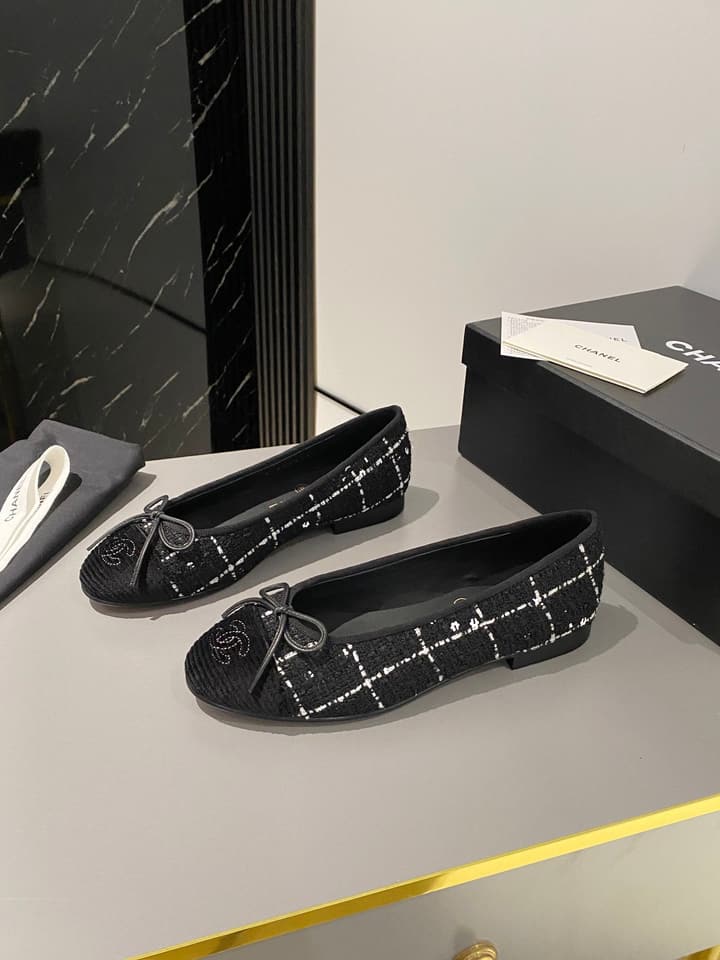 Chanel Classic Ballet Flats in Shiny Black