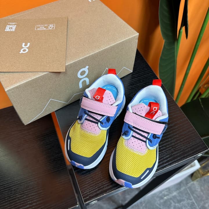 On Kids Running Sneakers – Kids Collection in Black