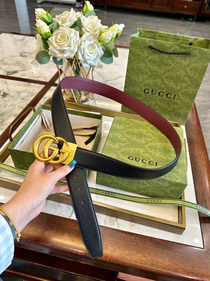 Gucci Leather Belt with Original Brass Buckle in Black Leather With Gold Buckle