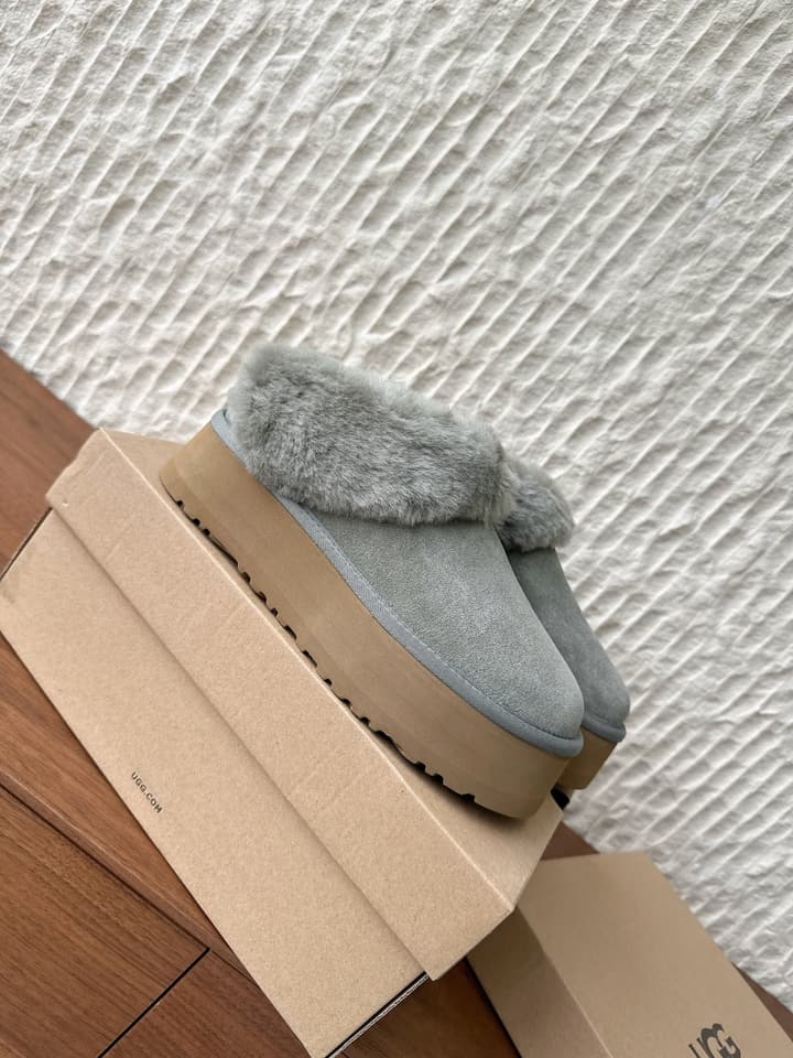 UGG Sheepskin Fur-Lined Slippers – Autumn/Winter Collection in Tall Light Pink With Cream Fur