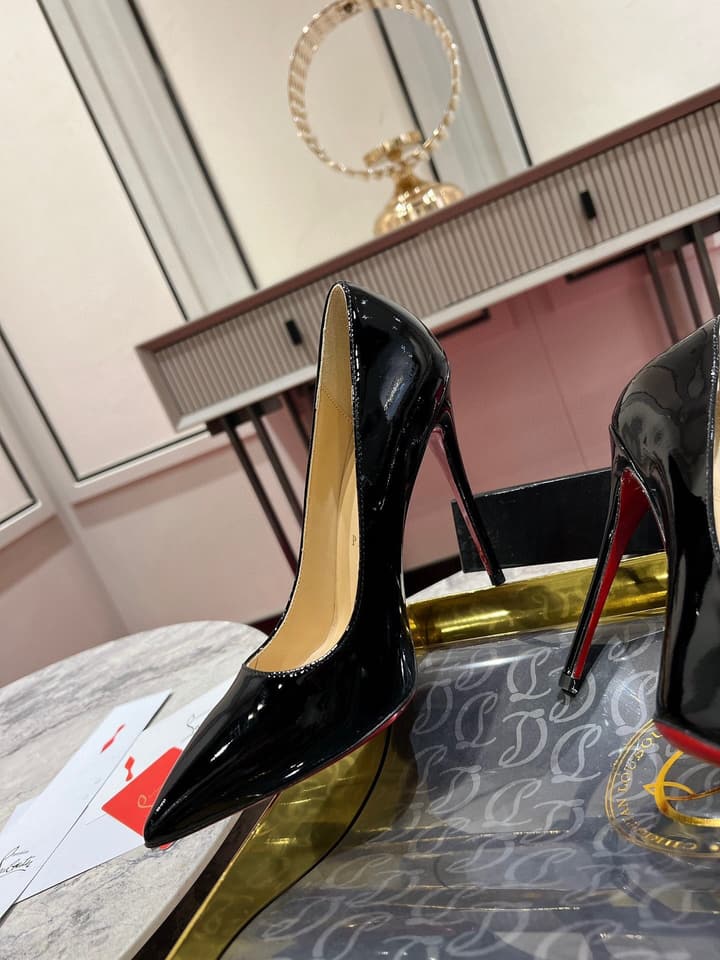Christian Louboutin Classic Kate Patent Pumps in Black Patent Leather
