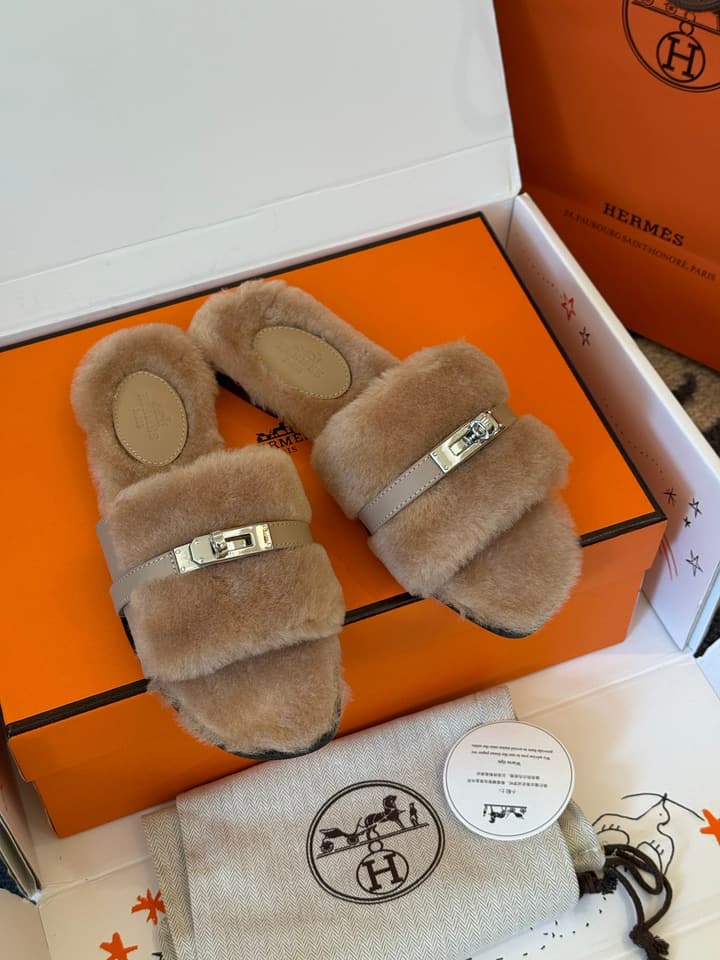 Hermès Kelly Buckle Fur Slippers – 25FW in Cognac Two-tone Plush