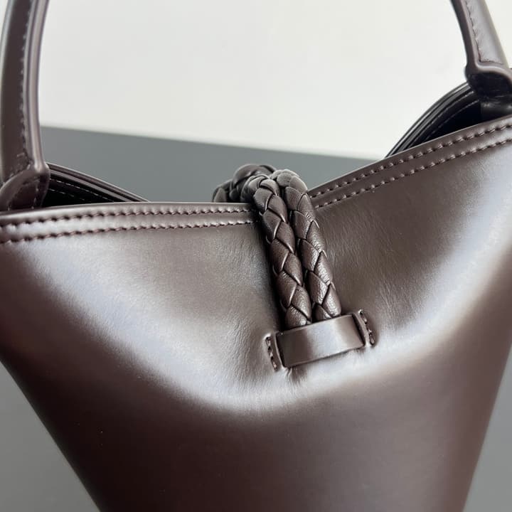 Bottega Veneta Liberta Bucket Bag – 25SS in Black