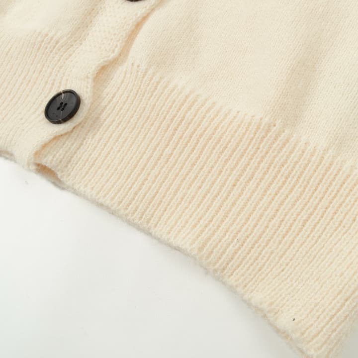 AMI Paris Holiday Limited Gold Heart Jacquard Cardigan – 24FW in Cream Gold Heart Cardigan