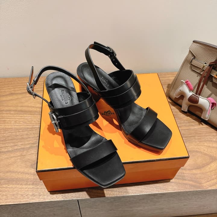Hermes Color Block Flat Sandals – 2025 New Collection in Black