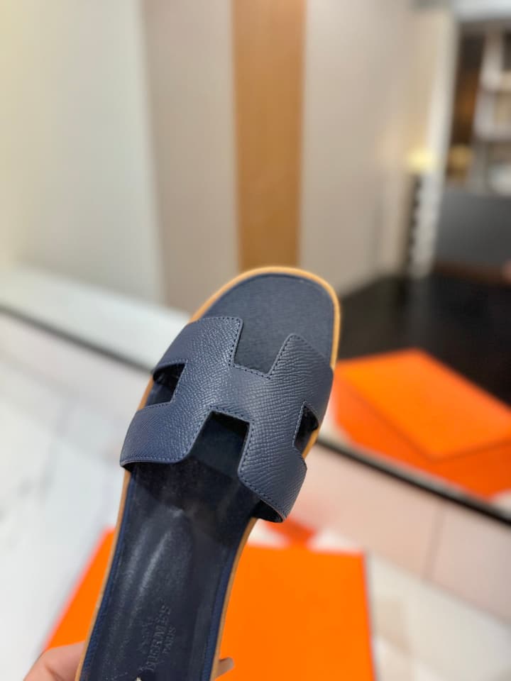 Hermès Classic H Palm Grain Leather Sandals in Black