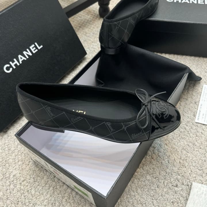 Chanel Classic Round-Toe Ballet Flats – Spring/Summer Collection – 25SS in Burgundy