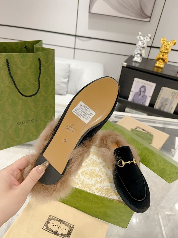 Gucci Toscana Sheepskin Loafers in Black Patent Embossed With Tan Shearling