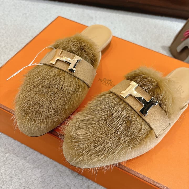 Hermès Mink Suede Loafers & Mules – Autumn/Winter Collection in Black Fur With Gold H
