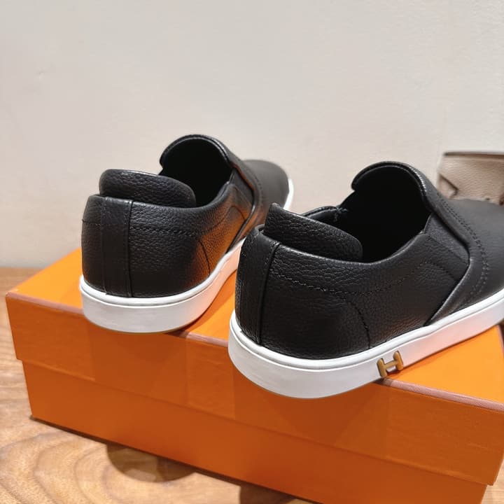 Hermès Classic Lightweight Couple's Slides – SS25 in Black Leather