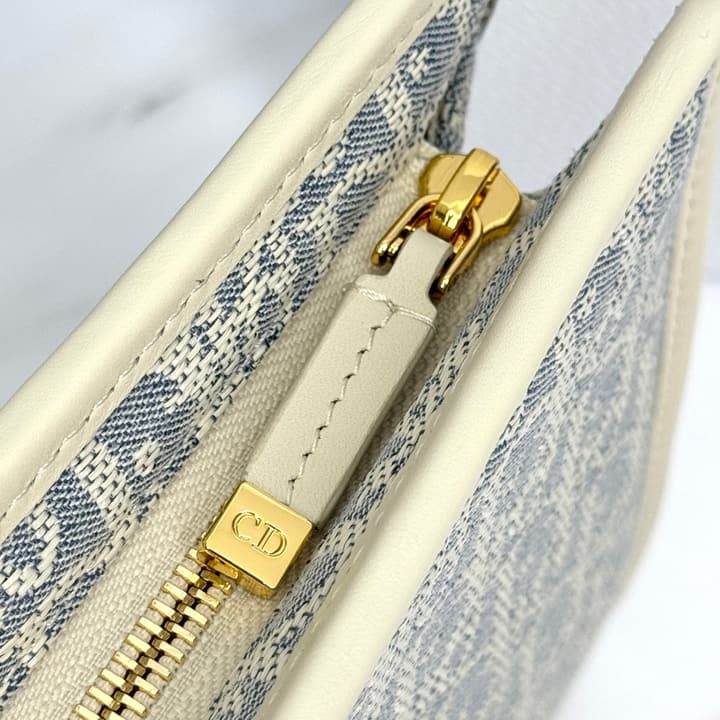 Dior 30 Montaigne Oblique Jacquard Clutch Bag in Beige Oblique