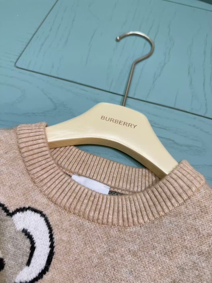 Burberry Classic Kids Knitted Cardigan – 2025SS – Kids Collection in Deep Red Bear Sweater