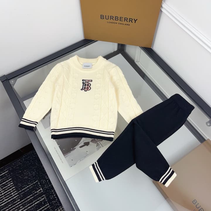 Burberry Baby Cable Knit Two-Piece Set – Kids Collection in Cream And Black Knit Set