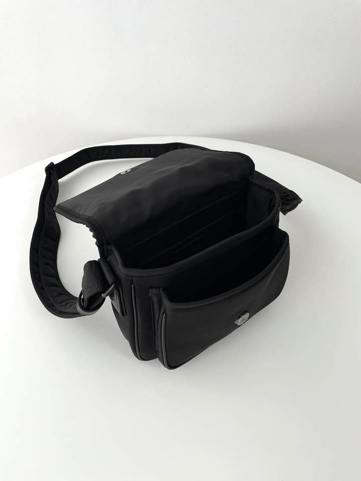 Saint Laurent Niki Econyl Messenger Bag – 2023 Fall/Winter Collection