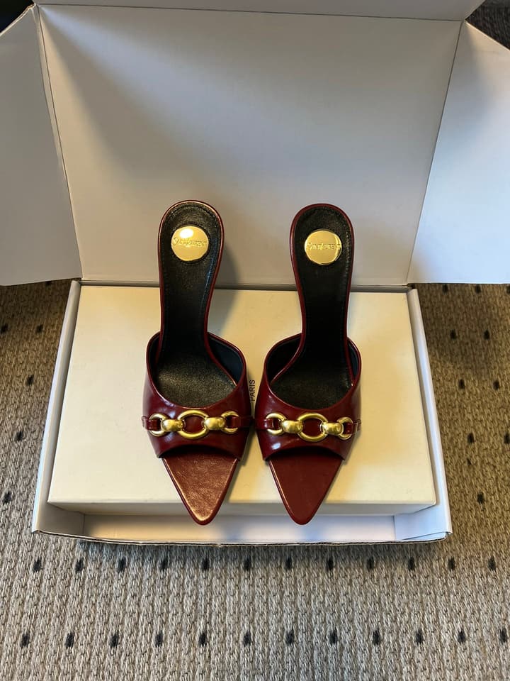 Saint Laurent Chain Pointed-Toe Heeled Mules – 26SS in Beige