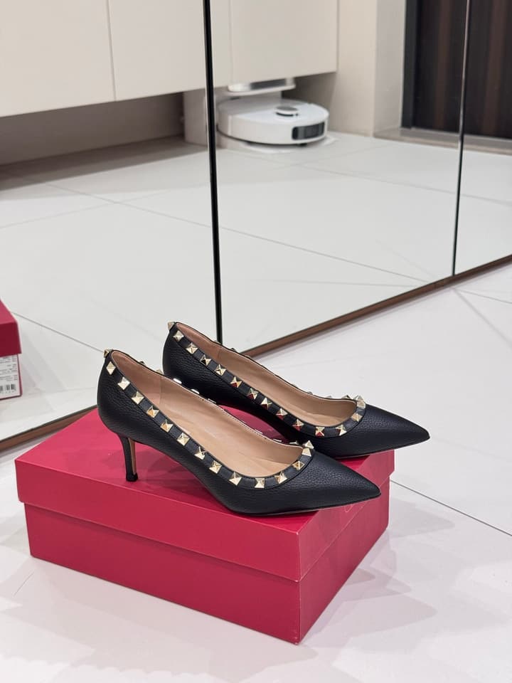 Valentino Classic High-Heel Pumps in Nude Pink Studded