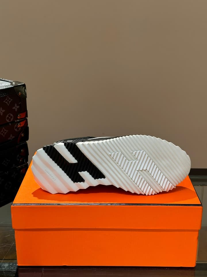 Hermès Bouncing Calfskin Mesh Sneakers in Black With White Stripe