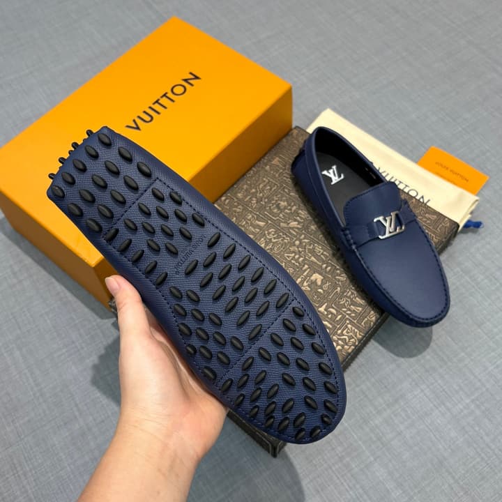 Louis Vuitton Men's Lizard-Embossed Driving Shoes in Black
