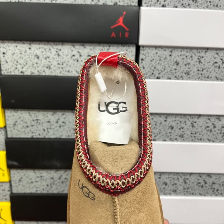 UGG Thick-Soled Low-Cut Fur Snow Boots in Olive Suede Patterned Trim