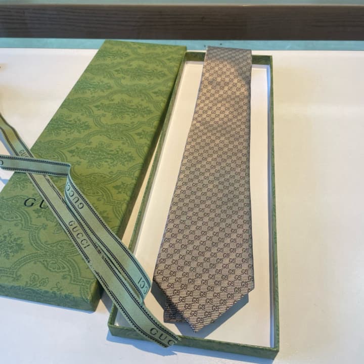 Gucci GG Logo Jacquard Silk Tie in Beige