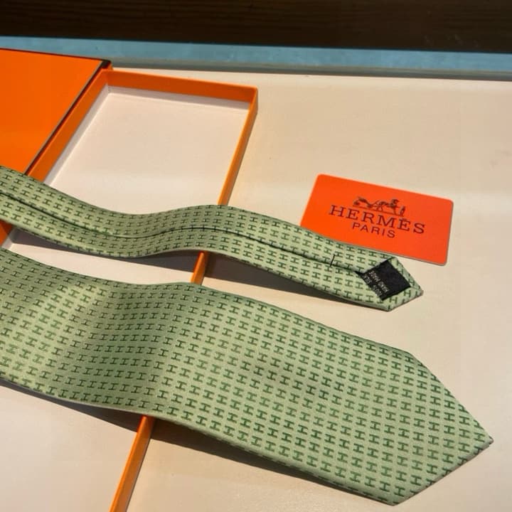 Hermès H-Letter Men's Silk Tie Series in Burgundy Microdot