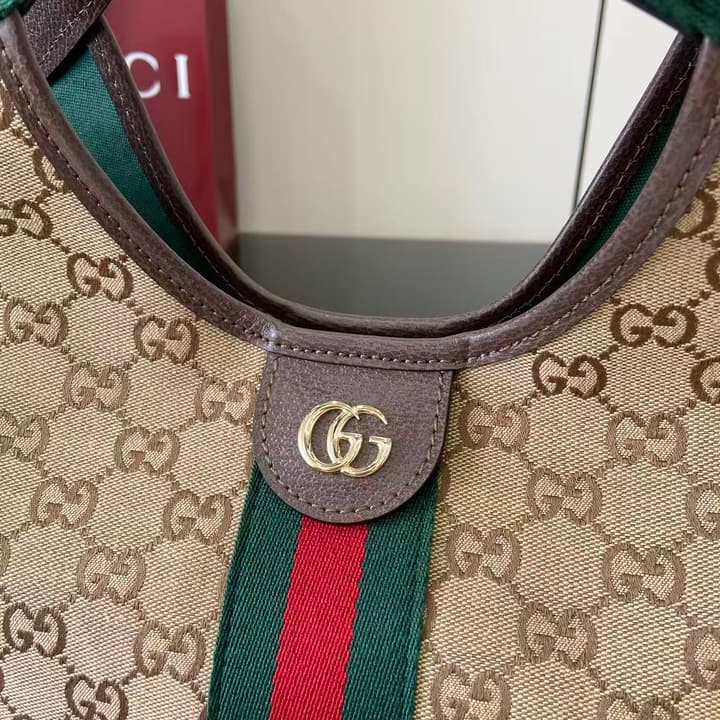 Gucci Giglio Small GG Canvas Tote Bag – 2026 Early Spring Collection in Beige And Dark Brown GG Canvas