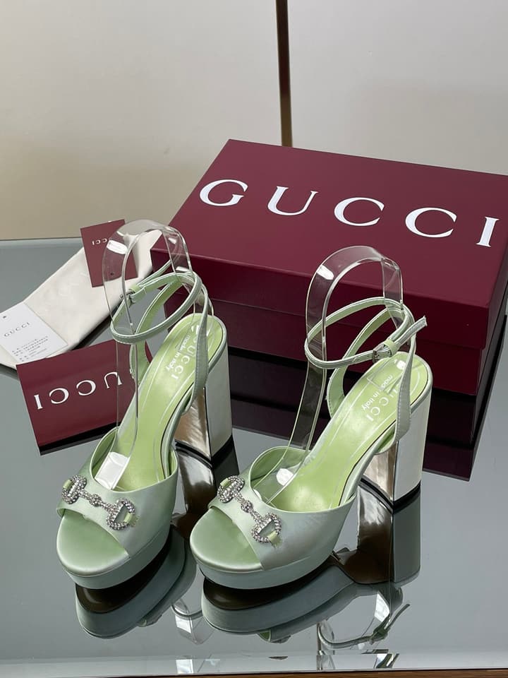 Gucci Platform Rhinestone Horsebit Sandals – Spring/Summer Collection – 2025 in Black Patent