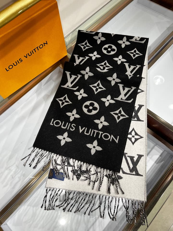 Louis Vuitton Monogram Wool Shawl – 2022 Collection in Beige