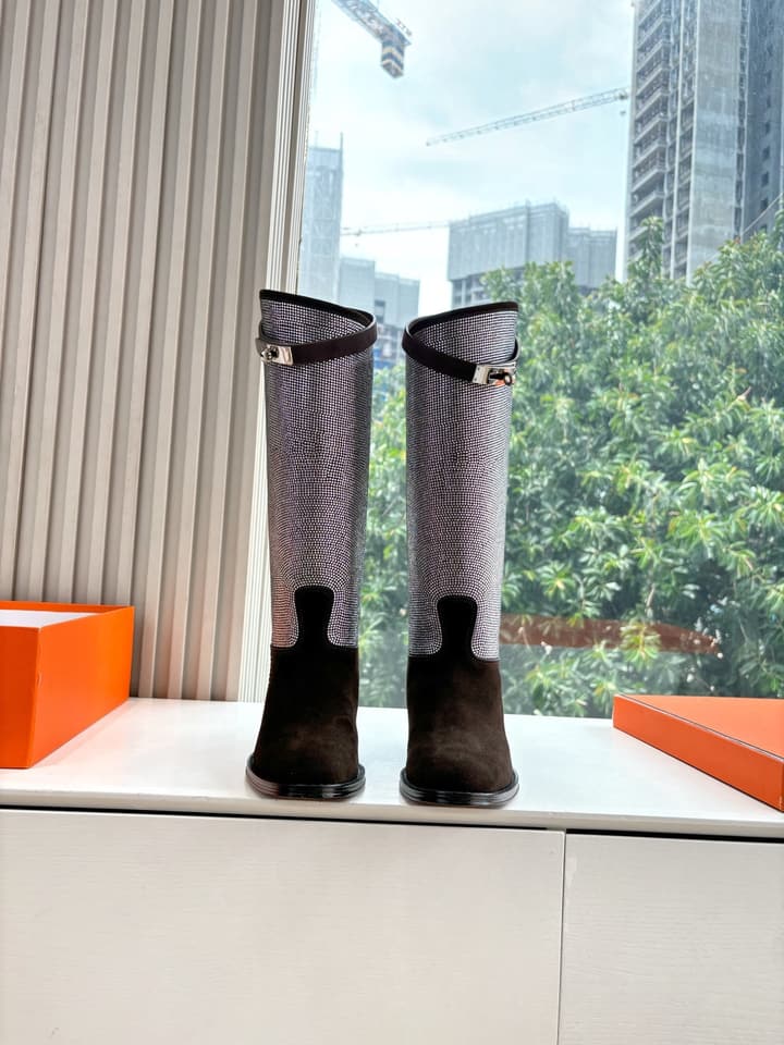 Hermès Classic Knee-High Boots – 2025 Autumn/Winter Collection in Two-tone Tan And Cream