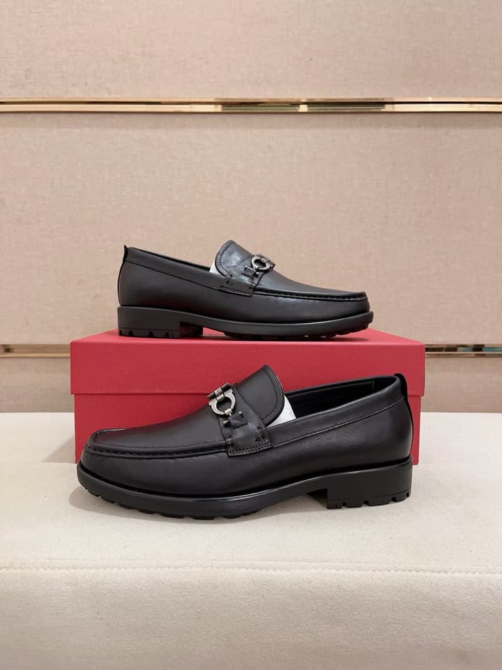 Ferragamo Driving Shoes in Shiny Black Leather