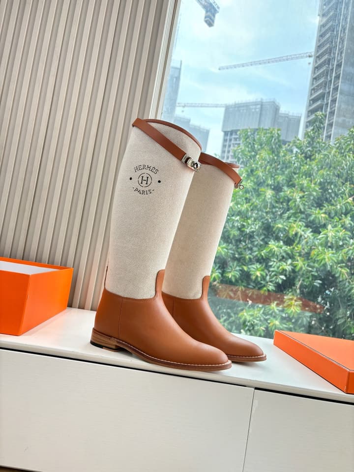 Hermès Classic Knee-High Boots – 2025 Autumn/Winter Collection in Two-tone Tan And Cream