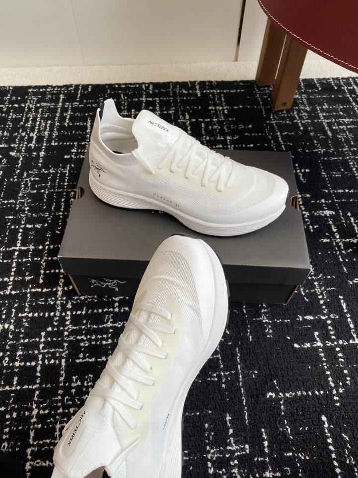 Arc'teryx Konseal Lt Hiking Shoes in All White
