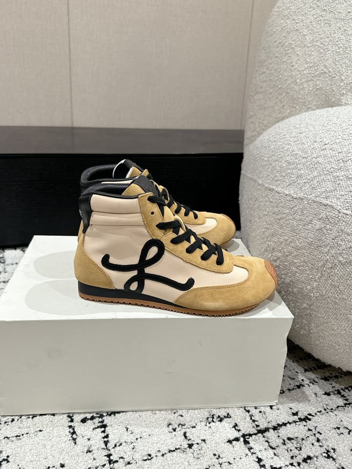 Loewe Flow Runner 2.0 Runway Sneakers – 25SS in All White With Gum Sole