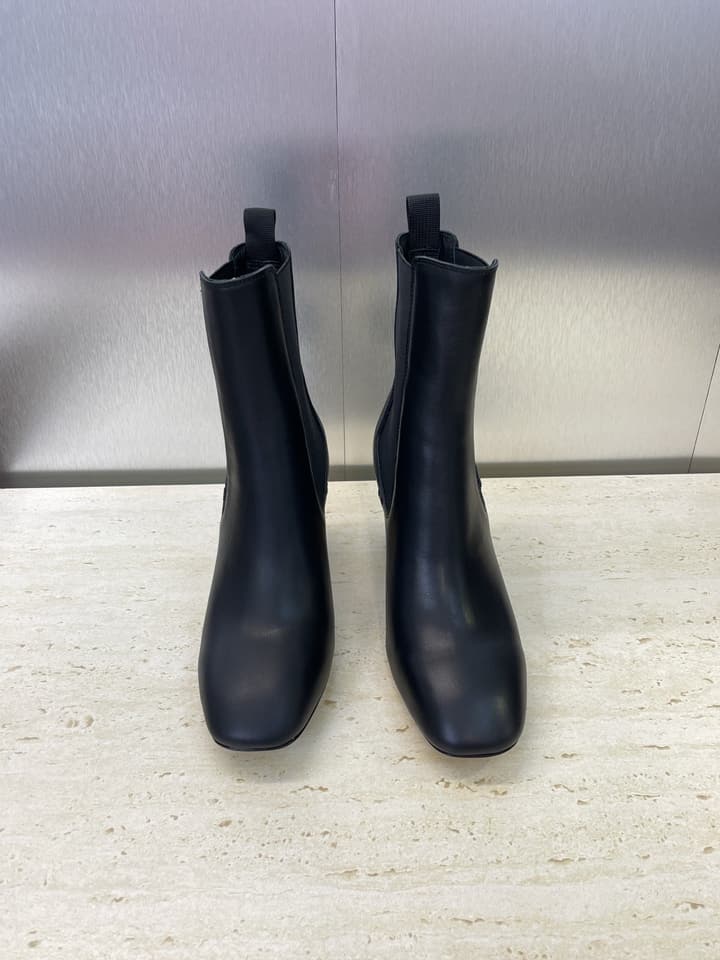 Dior D-Art Chunky Heel Chelsea Ankle Boots – 2025FW in Black Suede