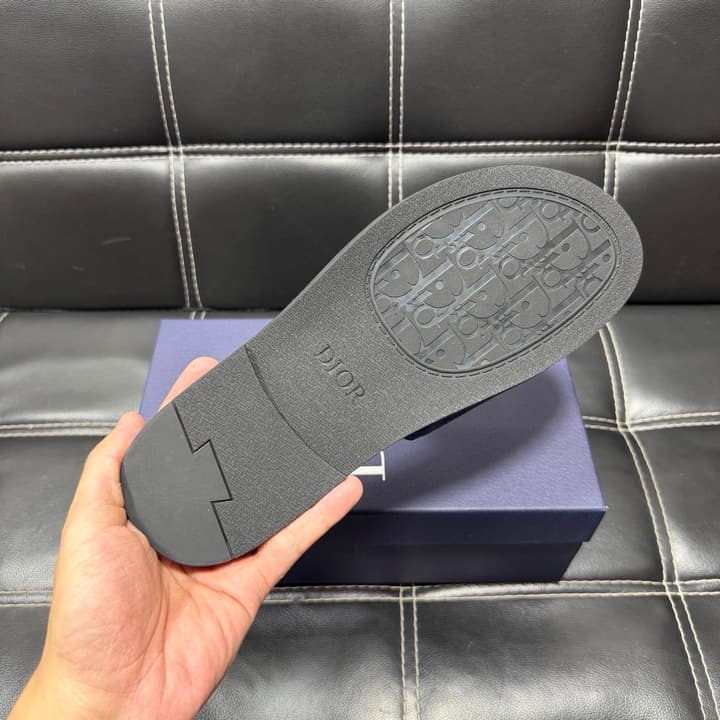 Dior Men's Pebbled Leather and Suede Slides – Spring/Summer Collection 2025 in Black Pebbled Leather Cross Strap