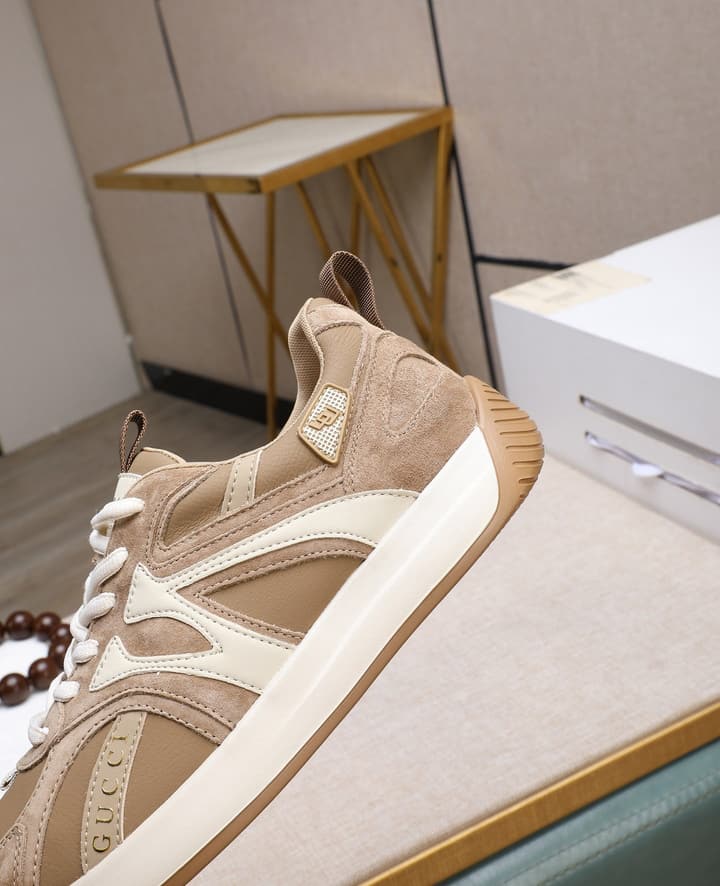 Gucci Latest Calfskin Leather Loafers in Beige With White Accents