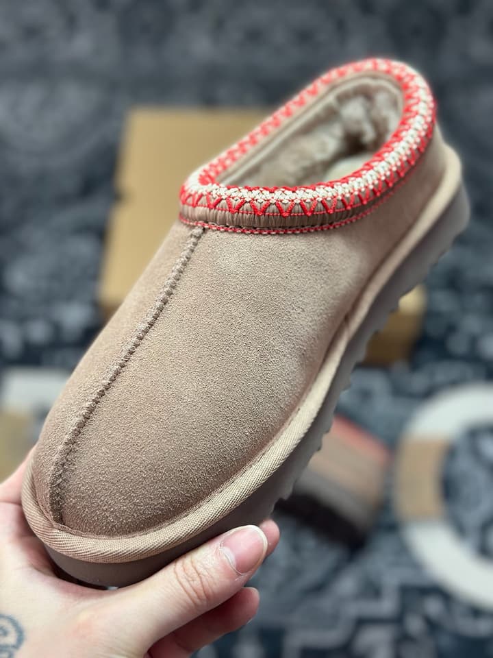 UGG Tazz Platform Snow Boots in Oak Brown With Coral Trim